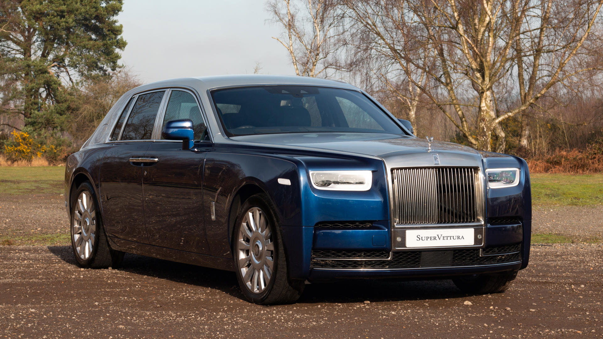 RollsRoyce Black Badge Ghost được phủ lớp sơn màu đen nặng tới 45kg  Báo  Dân trí