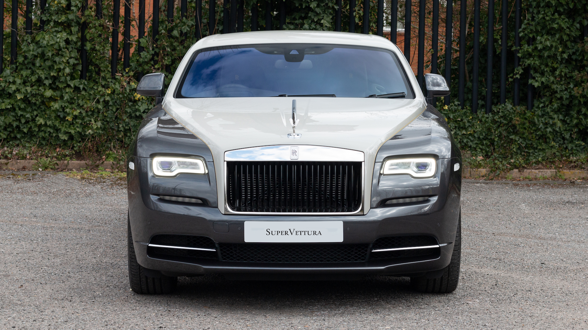 Một trong 50 chiếc RollsRoyce Wraith phiên bản bay xuyên đại dương cập  bến Việt Nam sau hơn 2 năm được chào hàng