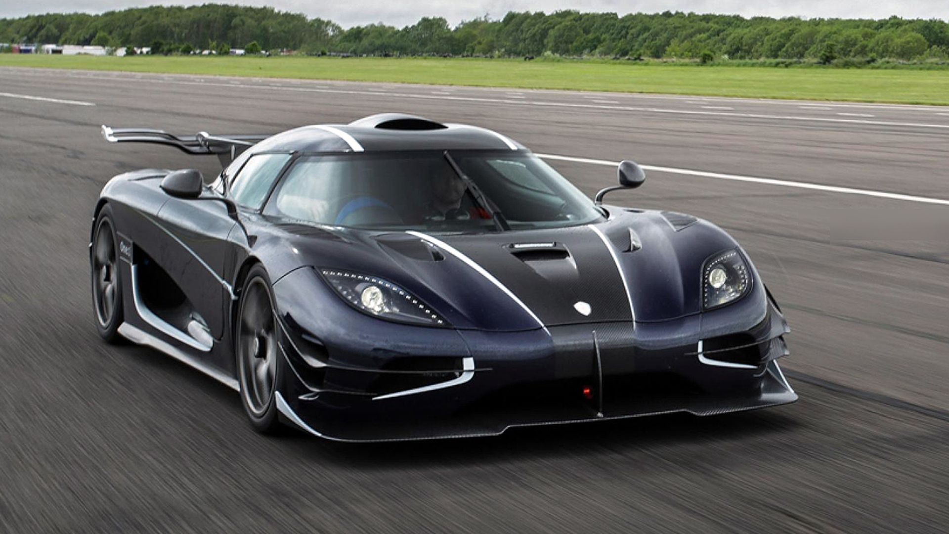 2015 Koenigsegg One:1 for sale | Official UK Koenigsegg Dealer |  SuperVettura