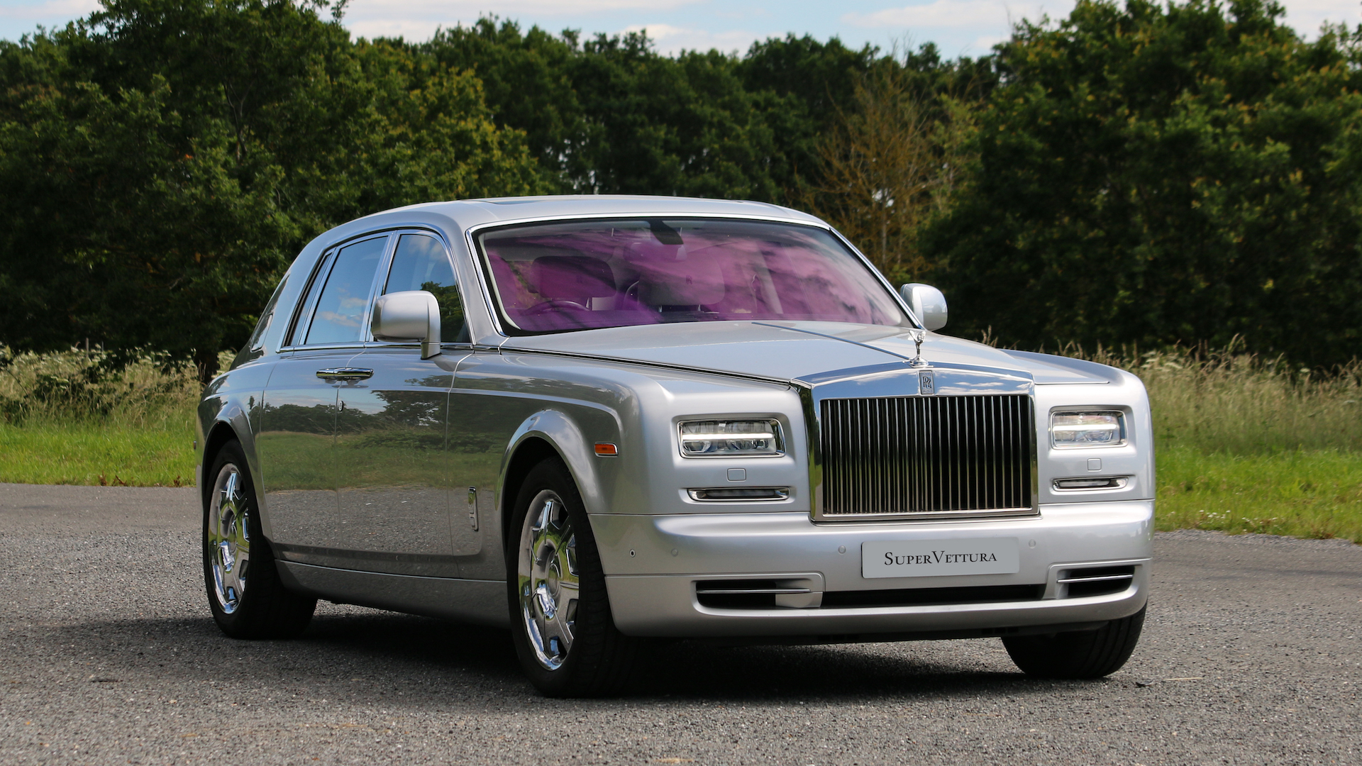 Ngắm xe sang Rolls Royce Wraith phiên bản giới hạn Black Arrow