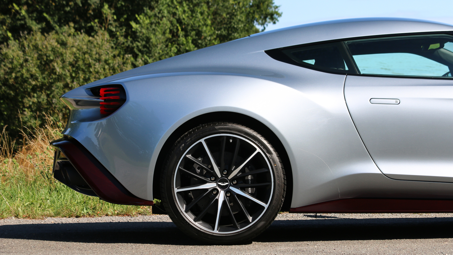 その他 VANQUISH 5X PROTOTYPE 2018 Aston Martin Vanquish Zagato Coupe | Monterey 2021 | RM