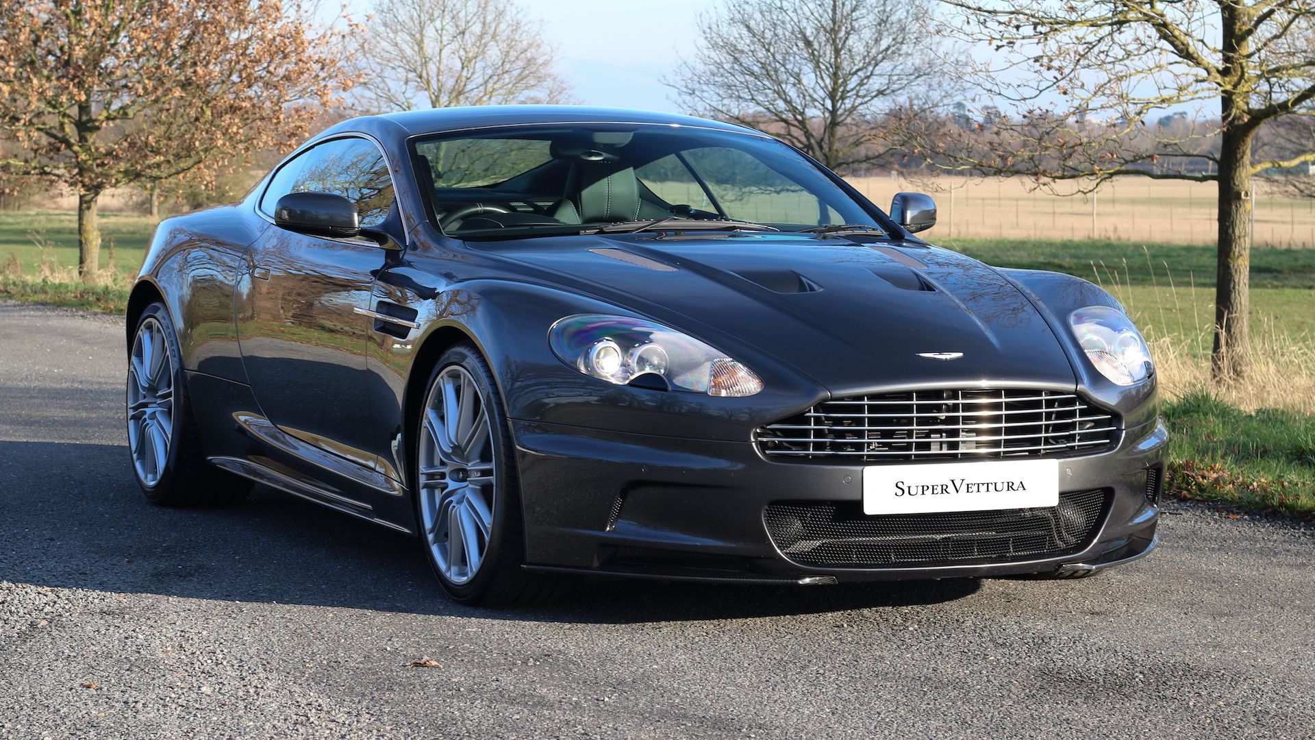 Aston Martin DBS v12