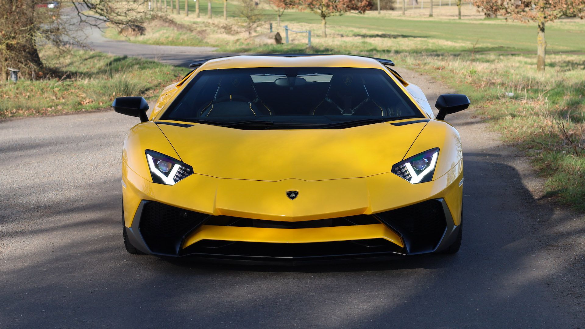 Lamborghini Aventador SV Р¶РµР»С‚С‹Р№