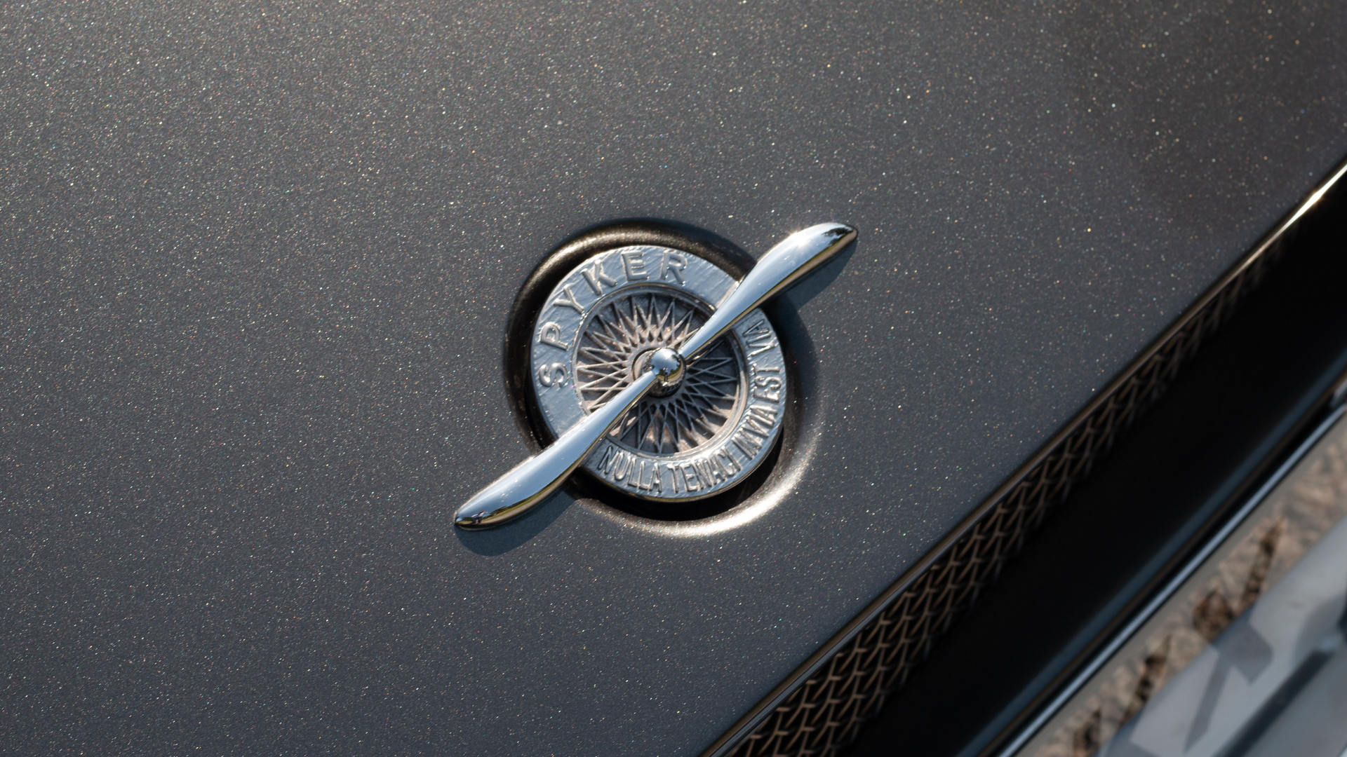 コロ助なり 1/18 GT Spirit Koenigsegg CC850 (Moon Silver) Resin Car Model