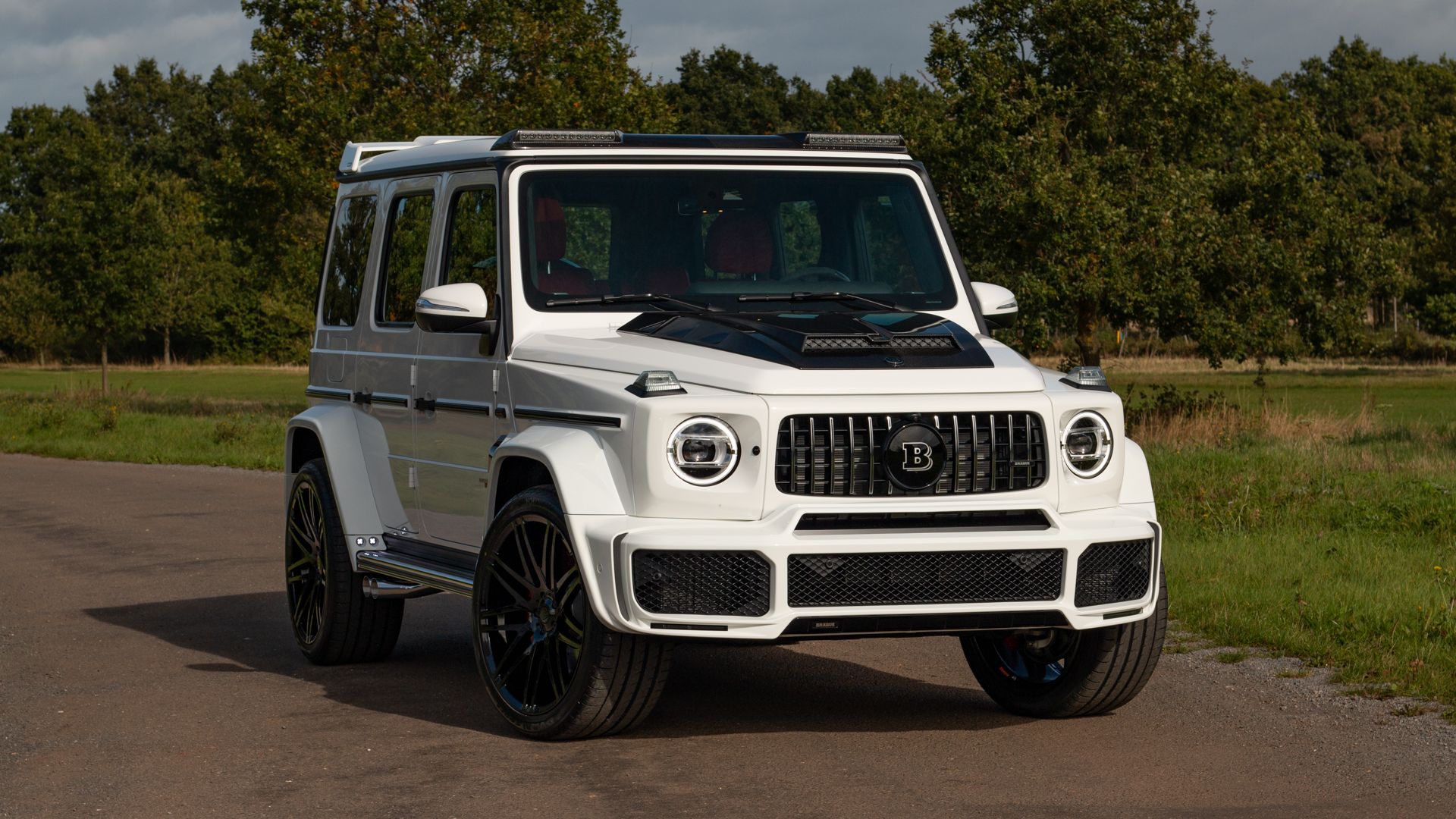 Уникальный стиль внешности, выделяющийся от оригинальной модели G700